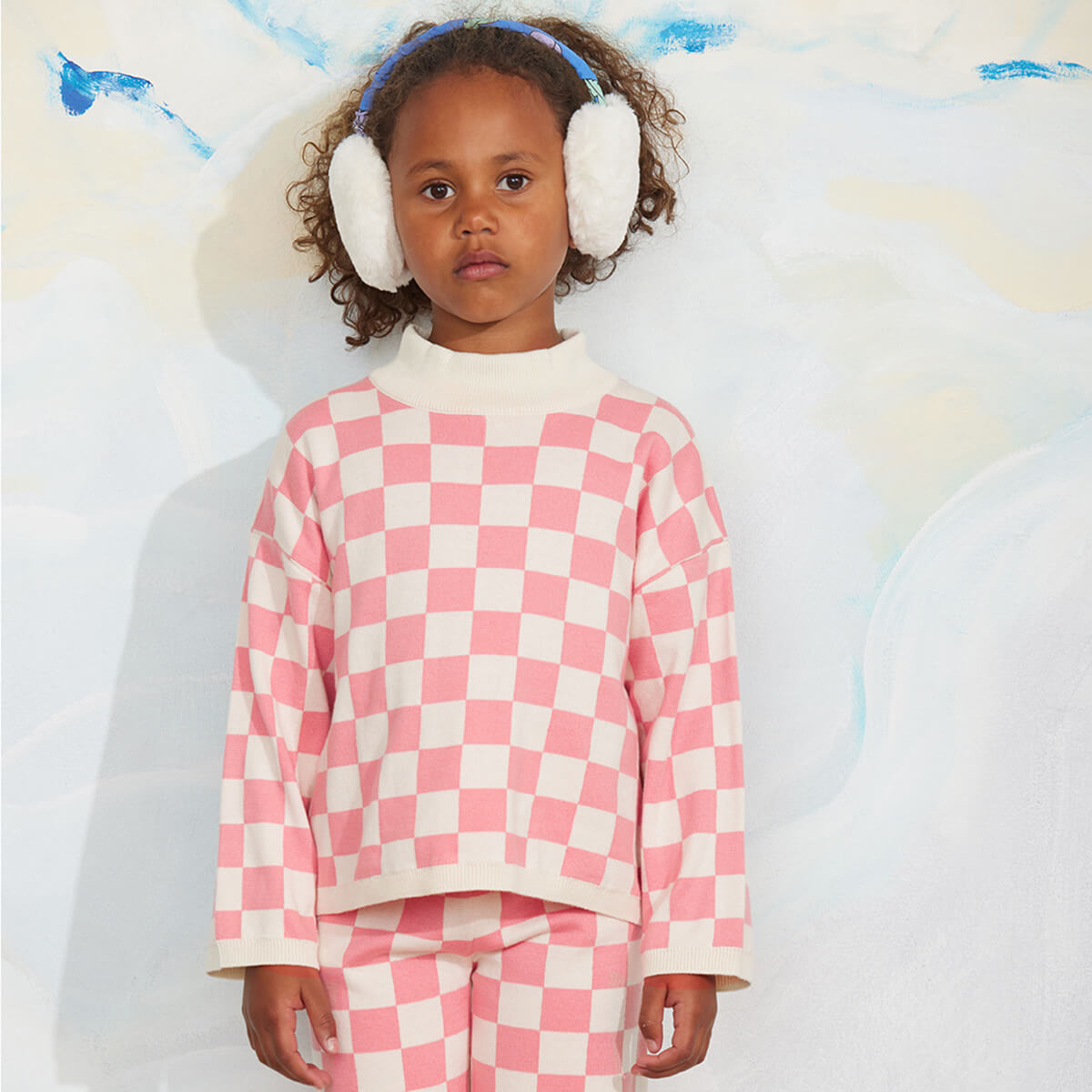 Pull tricoté en coton biologique rose vintage motif damier avec épaules tombantes et finitions côtelées pour enfant