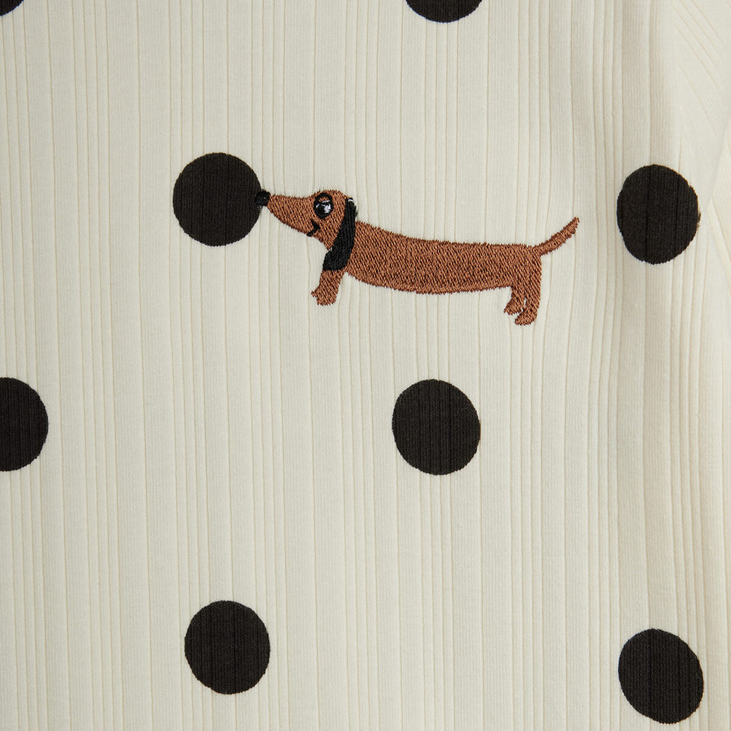 T-shirt ludique en coton stretch bio pour enfants, à imprimé chien à pois blanc cassé