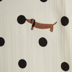T-shirt ludique en coton stretch bio pour enfants, à imprimé chien à pois blanc cassé