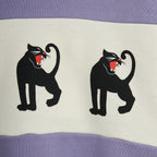 Sweat-shirt en coton biologique imprimé Panthère violette colorblock avec épaules tombantes et finitions côtelées pour enfant