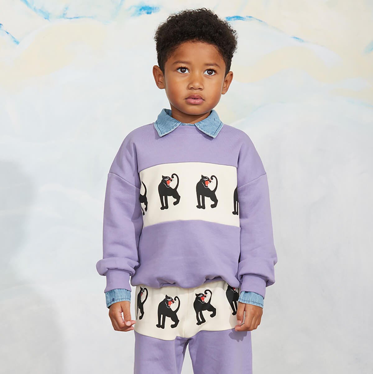 Sweat-shirt en coton biologique imprimé Panthère violette colorblock avec épaules tombantes et finitions côtelées pour enfant