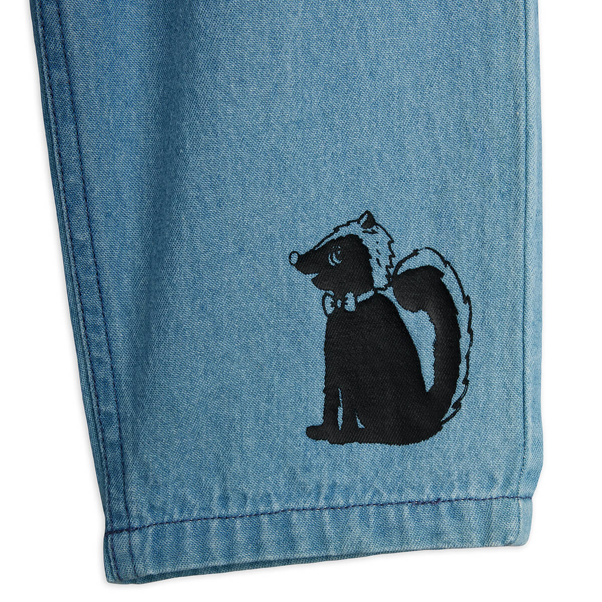 Pantalon en jean décontracté en coton biologique bleu imprimé avec taille élastique et fermeture boutonnée pour enfants