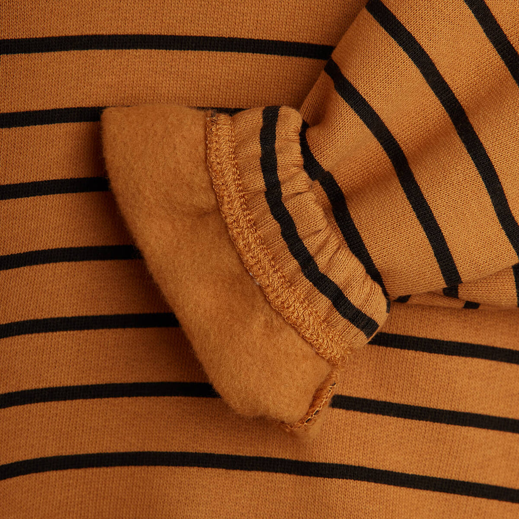 Sweat-shirt décontracté en coton biologique à rayures marron avec épaules tombantes et poignets côtelés pour enfants