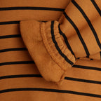 Sweat-shirt décontracté en coton biologique à rayures marron avec épaules tombantes et poignets côtelés pour enfants
