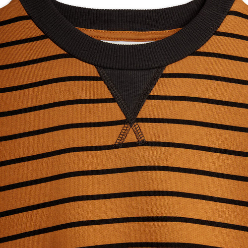 Sweat-shirt décontracté en coton biologique à rayures marron avec épaules tombantes et poignets côtelés pour enfants