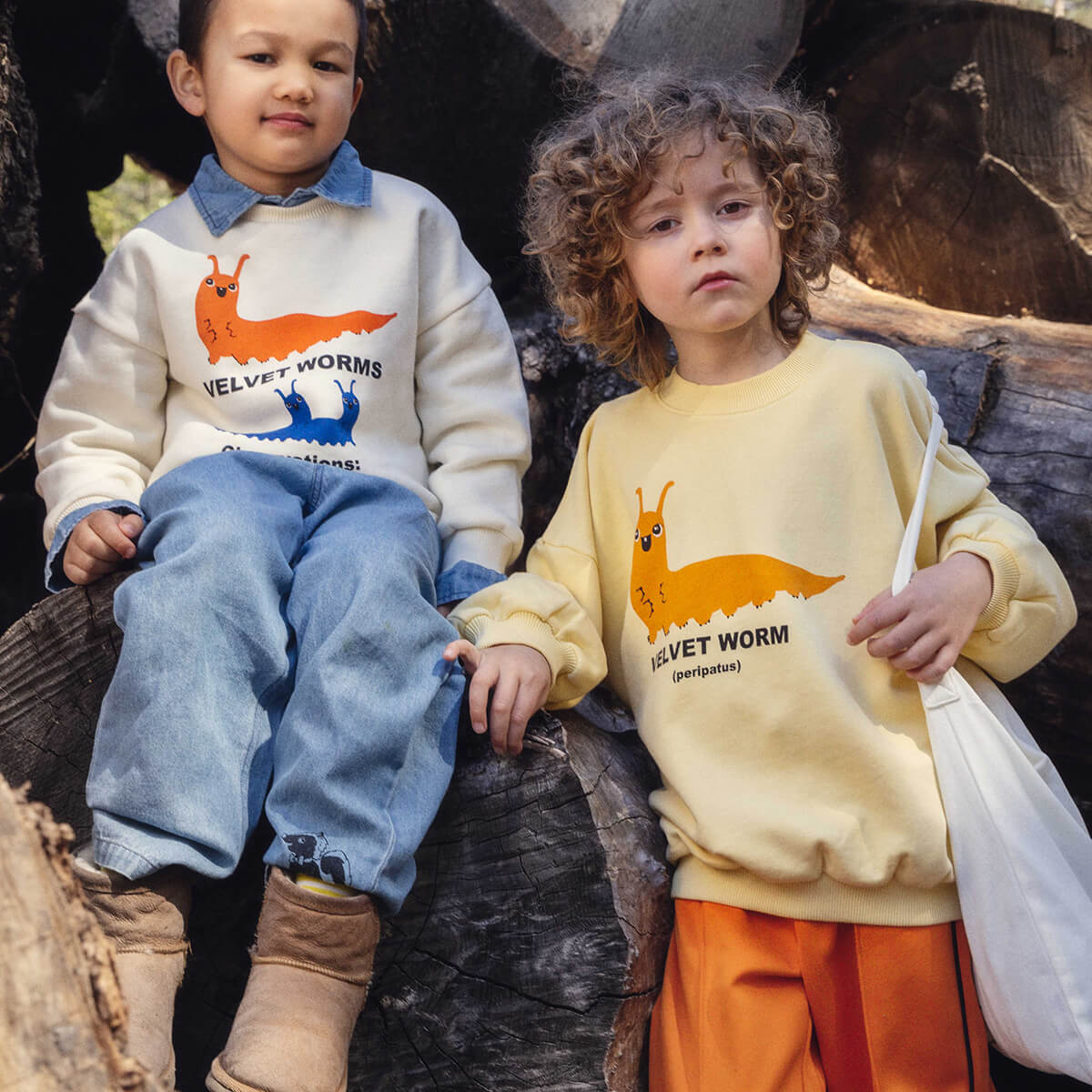 Sweat-shirt décontracté en coton biologique à imprimé graphique jaune et épaules tombantes pour enfant