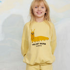 Sweat-shirt décontracté en coton biologique à imprimé graphique jaune et épaules tombantes pour enfant