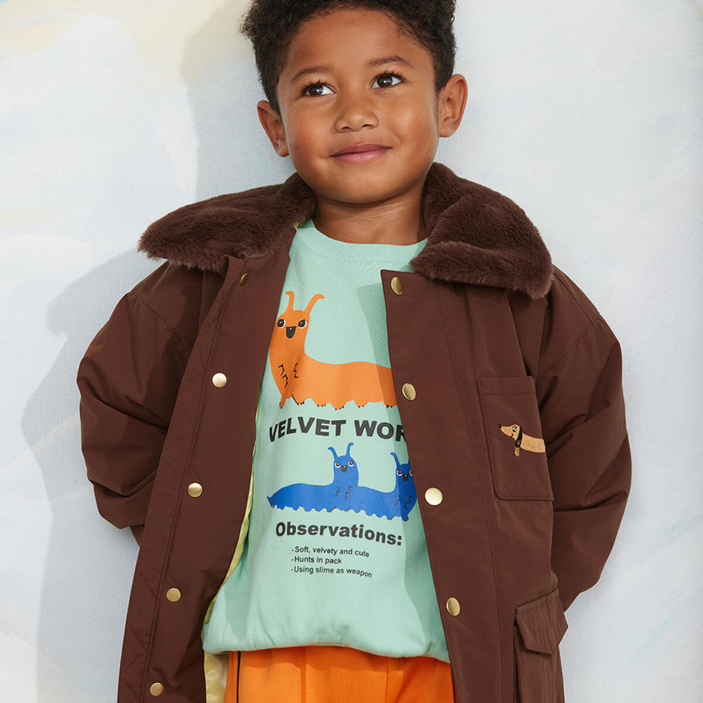 Sweat-shirt décontracté en coton biologique avec imprimé ver de velours vert et bords-côtes pour enfants