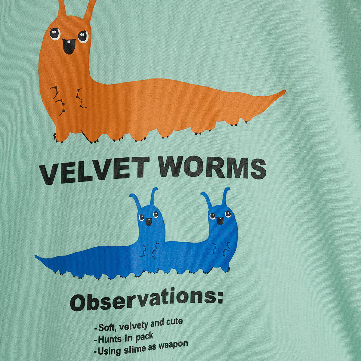 T-shirt minimaliste en coton biologique vert avec épaules tombantes et encolure côtelée pour enfants