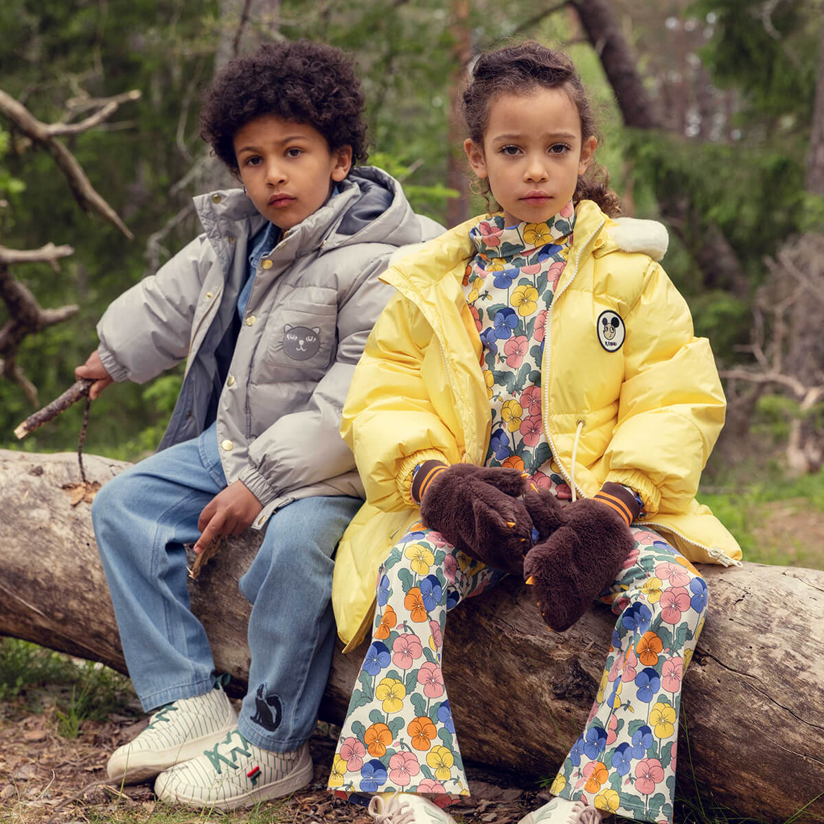Pantalon évasé en coton biologique à imprimé floral multicolore ludique avec taille élastique pour enfants