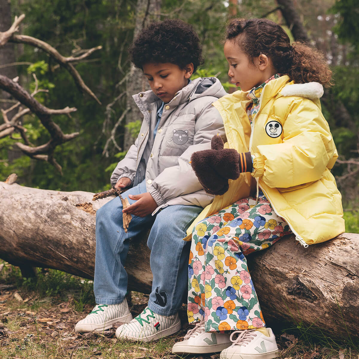 Pantalon évasé en coton biologique à imprimé floral multicolore ludique avec taille élastique pour enfants