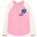 T-shirt à manches longues en coton biologique rose colorblock pour enfant avec détail écusson sur la poitrine et ourlet incurvé