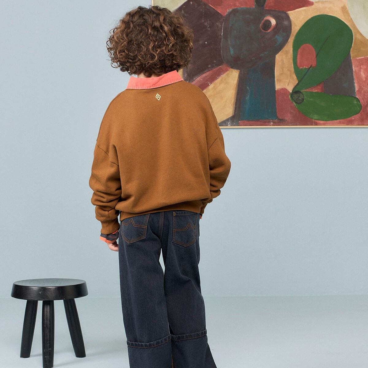 Sweat-shirt en coton marron classique à imprimé graphique avec ourlet et encolure côtelés pour enfants
