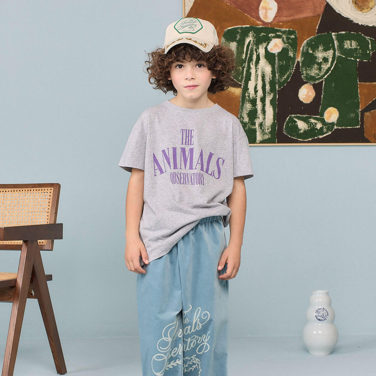 T-shirt Enfant en Coton Biologique Gris Chiné Minimaliste avec Logo Audacieux et Épaules Tombantes pour Usage Quotidien