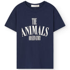 T-shirt enfant en coton bio bleu marine minimaliste avec logo audacieux et épaules tombantes pour un usage quotidien