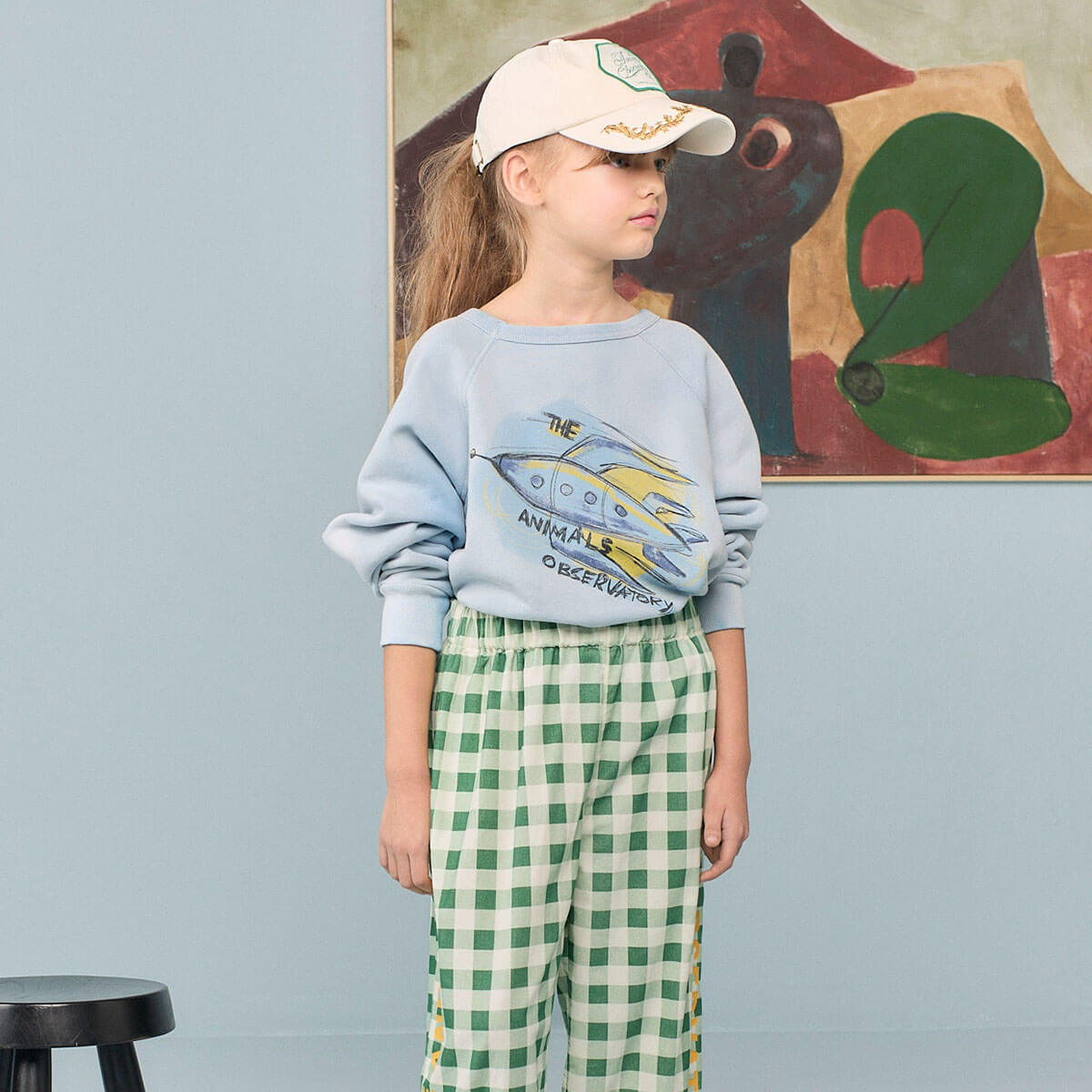Sweat-shirt en coton bleu clair décontracté à imprimé fusée avec coupe décontractée pour enfants aventureux