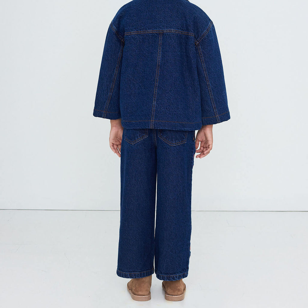 Jean décontracté en denim de coton délavé foncé brodé de champignons, coupe droite et taille ajustable pour enfants