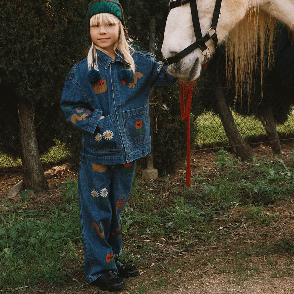 Jean en denim de coton, imprimé pomme, coupe droite, décontracté, taille moyenne, avec taille ajustable pour enfants